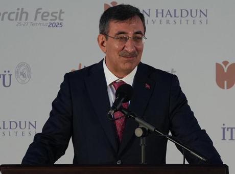 6883f652e25e42c8919a51db Cumhurbaşkanı Yardımcısı Yılmaz: İnsan gücünüz varsa yarının dünyasında var olabilirsiniz