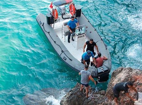 6884b1f5843f1945c3d877c2 Eşiyle yaptığı görüntülü arama hayatını kurtardı: Falezlerde ölümden döndü