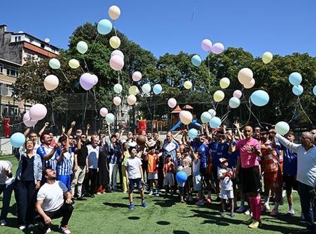6884bc813f27d3361d15228b Halı saha hayali gerçek oldu! Kanseri yendi, ilk maçına çıktı