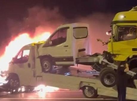 6886465a0e2c3c6ca8171511 Otoyolda feci kaza! Yaşanan zincirleme kazada ölü ve yaralı var