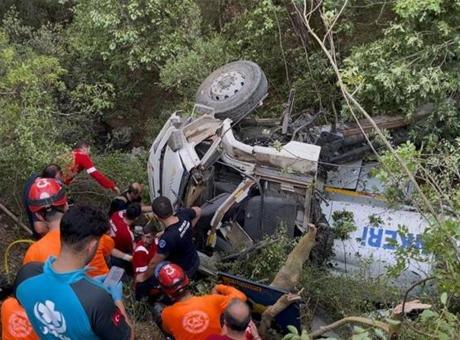 68865fef0e2c3c6ca8171557 Bursa'da feci olay! Orman yangınını söndürmeye giden tanker uçuruma düştü: 1 ölü 2 yaralı
