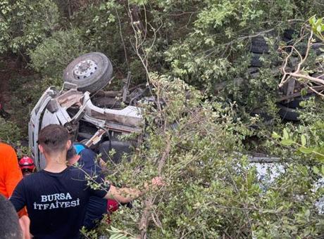 6886721d00194e78d1bb10a2 Bursa'daki yangın bölgesinden acı haber: Su tankeri devrildi, 1 kişi hayatını kaybetti