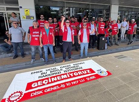 6888beb600194e78d1bb17c3 İzmir Karşıyaka Belediyesi işçileri maaşlarını alamadıkları için eylem yaptı