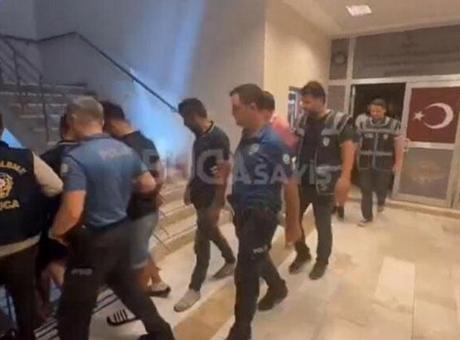 6888fd680e2c3c6ca8172323 İzmir’deki sahtecilik olayında mağdurlar da dolandırıcılar da hapse girdi