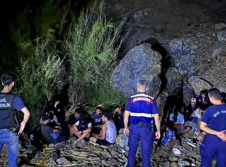 688934c7736e83cca7f0a9ee Marmaris’te 22 kaçak göçmen yakalandı