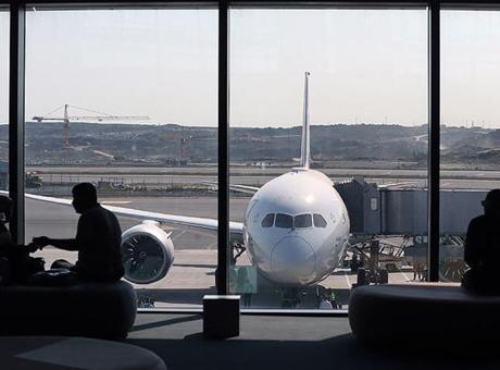 68893805736e83cca7f0aa20 Powerbank uçağın rotasını değiştirdi! Pilot İstanbul'a geri dönüş kararı aldı