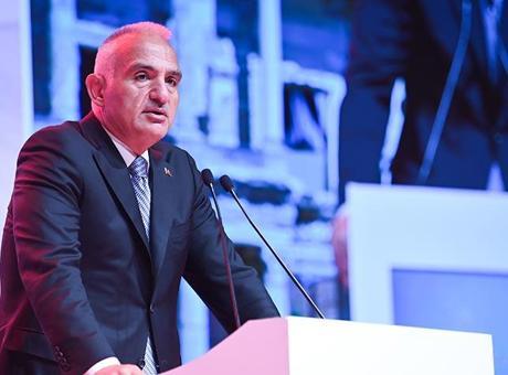 688a60d83f27d3361d153e7e Bakan Ersoy: Türkçemiz duyguların ve düşüncelerin harmanlandığı bir gönül dilidir