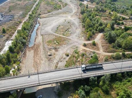 688b19330e2c3c6ca8172984 3 aydır yağmur yok, su seviyesi yüzde 15’e düştü! ‘Asfalt yatağına gelmiş bir ırmak yatağımız var’