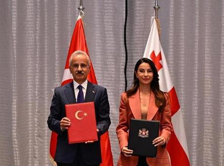 Türkiye ile Gürcistan arasında 5 milyar dolarlık ticaret hacmi hedefi Türkiye ile Gürcistan arasında 5 milyar dolarlık ticaret hacmi hedefi