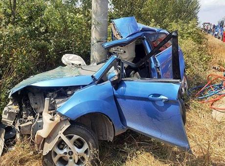 688b644da24008c540a895a5 Sakarya’da feci kaza! 14 yaşındaki çocuğun kullandığı araç beton direğe çarptı: İki kardeş hayatını kaybetti