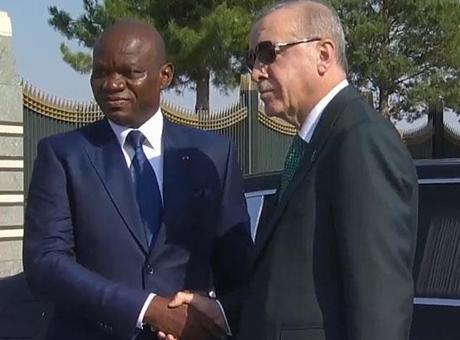 688b747fa24008c540a89630 Cumhurbaşkanı Erdoğan, Gabonlu mevkidaşını resmi törenle karşılıyor