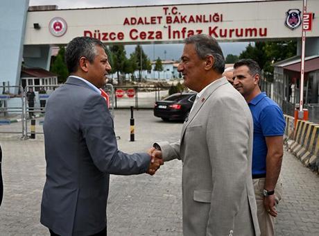 688baa243f27d3361d1544ca CHP Lideri Özel'den İBB Medya AŞ. Genel Müdürü Türker'e cezaevinde ziyaret