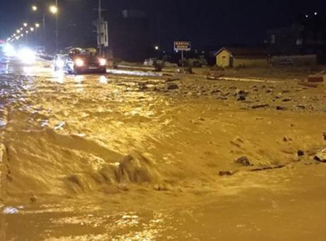 688d2cbda24008c540a8a083 Konya’da sağanak sele dönüştü! Köprü çöktü, evleri su bastı
