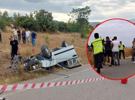 688fb7df3f27d3361d154f8c Takla atan otomobilde sürücü hayatını kaybetti, yakınları yaralıya saldırdı