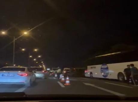 688fd56e736e83cca7f0c023 Ankara'da feci kaza! Yolcu otobüsü ile kamyonet çarpıştı: Yaralılar var
