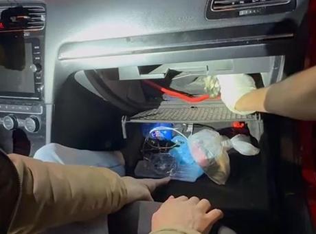 6890773c3f27d3361d155198 Etiler'de durdurulan araçtan kokain çıktı: Polis kaportacıya silahla baskın yaptı
