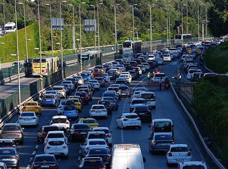 68909a7c3f27d3361d155269 İstanbul trafiğine çözüm sinyali! 'Otobüs öncelikli yol'