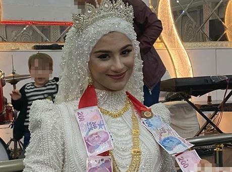 6890be0d3f27d3361d155343 Öldürülen 3 aylık hamile Helin'in kına gecesi görüntüleri çıktı