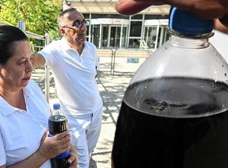 689c50cdda6924d71005098f Yer: Ankara! Aldıkları kolanın içinden çıkan şoke etti: 'Kapağını açtıkları anda hiçbir şey ispat edemem'