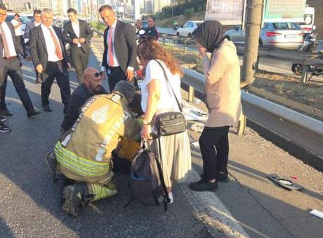 689f6ca0da6924d7100517f9 Ümraniye'de servis midibüsü devrildi: 8 yaralı