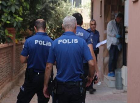68a210e3da6924d710051d0a Cezaevinden çıktı dehşet saçtı! Bıçakla eski sevgilisinin evini bastı: 2 yaralı
