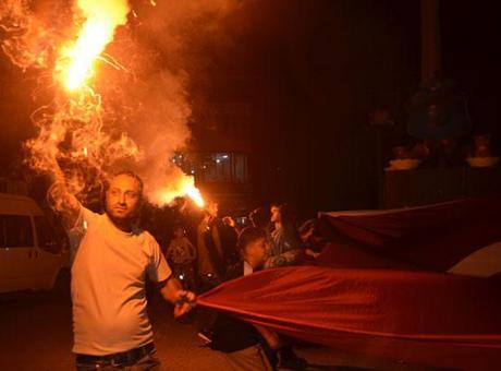 68aa253a040a7ce46db498f0 Muş'un Malazgirt ilçesinde Türk bayrağı ve meşalelerle fener alayı düzenlendi