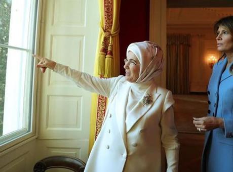 68ab1bdb197a86fd5d50fc5a Son Dakika! Emine Erdoğan'ın Melania Trump'a gönderdiği mektup dünya basınında: Türk First Lady'den çağrı