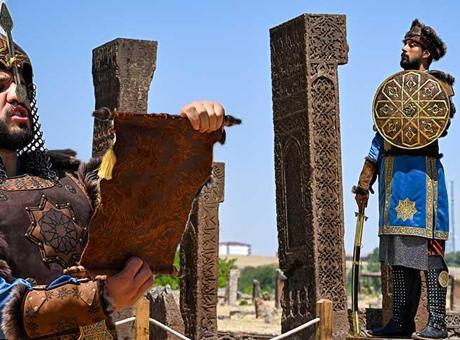1071’e saygı duruşu! Jandarma, Selçuklu Alp’leri kıyafetiyle nöbette