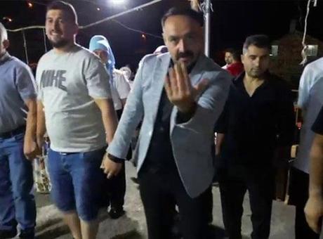 68ad54c6fc0725e239a7cfa6 Düğünde drona para takmaya çalıştı! Az kalsın elinden oluyordu
