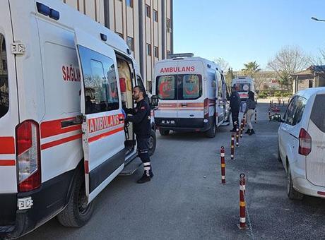 İhbara giden polis ekibi kaza yaptı: 5 yaralı