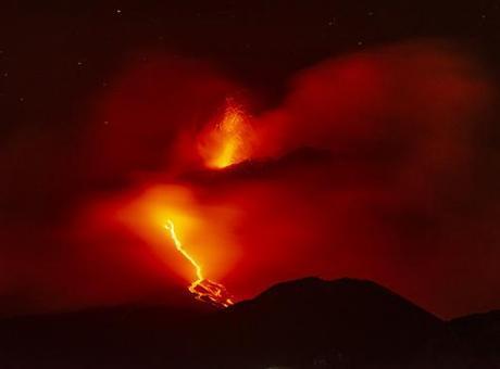 İtalya'da Etna Yanardağı'nda hareketlilik