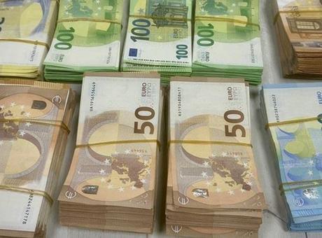 Tırın soğutucusuna gizlenen 102 bin euro ele geçirildi