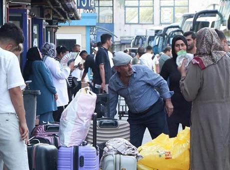 68b42aaea53e2a0b1a97ee7c 15 Temmuz Demokrasi Otogarı'nda okula dönüş yoğunluğu