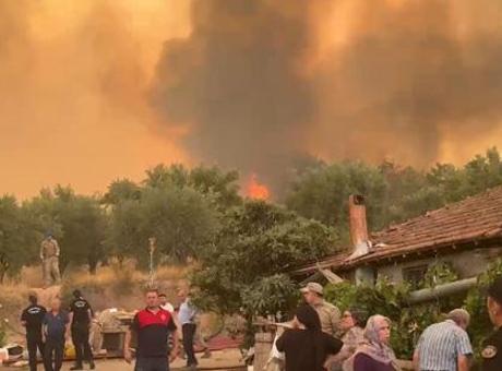 Denizli-Aydın il sınırında 4 gündür devam eden yangında tahliyeler başladı