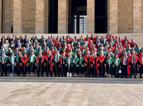 68b5577ba53e2a0b1a97f51e Yargıtay üyelerinden adli yıl açılışında Anıtkabir'e ziyaret