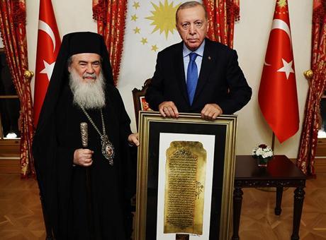68c5c8262232a99f288b9a65 Cumhurbaşkanı Erdoğan, Kudüs Rum Ortodoks Patriği Giannopoulos'u Dolmabahçe'de kabul etti