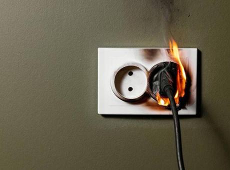 'Kendin yapmak' güzel ama elektrikte risk büyük! Evin güvenliğini tehlikeye sokuyor