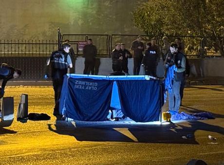 68dc9d3e6058ac518cba8e93 Arnavutköy'de polis yeleği giymiş şahsı vurup kaçtılar