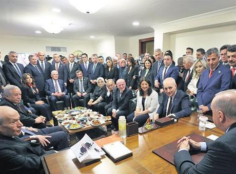 68ddb078de7b8a5d209ad69b Meclis’te CHP’siz sürpriz buluşma