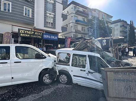 68de26dd9e53be11e086735d Malatya’da freni boşalan kamyon dehşet saçtı: 15 araçta zincirleme hasar