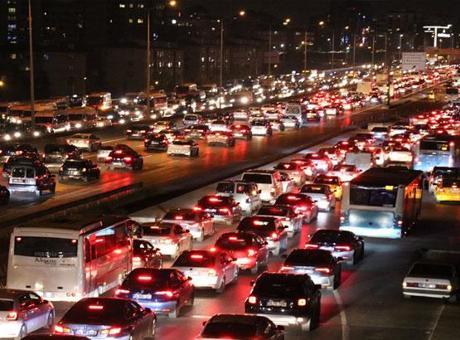 68e5350af673ab5ac36670d6 İstanbul'da akşam saatlerinde yoğun trafik yaşanıyor
