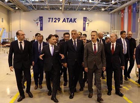 68e55fa3f673ab5ac36671c6 Bakan Memişoğlu'ndan TUSAŞ'a ziyaret! 'GÖKBEY helikopterimiz hava ambulans filomuzun parçası olacak'