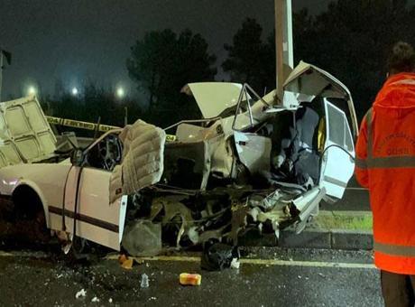 68e56d94f673ab5ac3667202 Tekirdağ'da feci kaza! Aydınlatma direğine çarpan otomobil ikiye bölündü