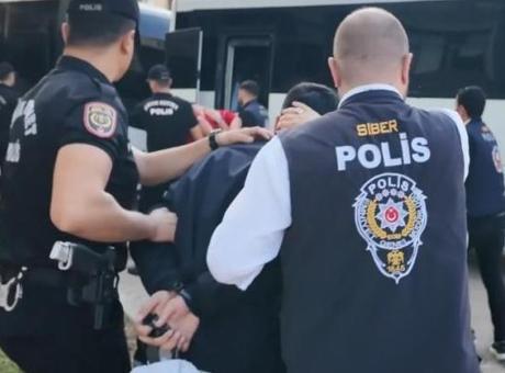 6904825af673ab5ac366e0ef Futbol kulübü locası vurgunu! Yönetici gibi tanıtıp dolandırdılar