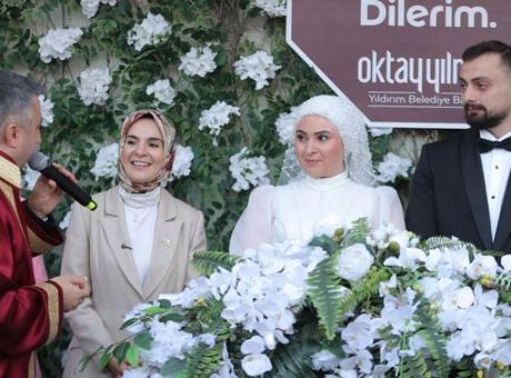 6904e2e0b825a93f9900dccc Bakan Göktaş, evlilik kredisi desteğinden faydalanan çiftin nikah şahidi oldu