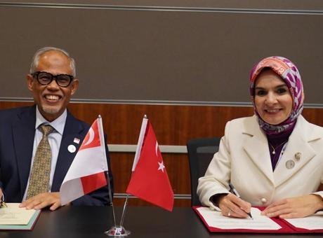 690a3d83af6c89f5a1fb3bee Bakan Göktaş, Türkiye'nin Doha Büyükelçiliğini ziyaret etti