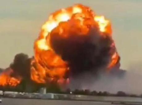 690a9a87f673ab5ac366fb4b ABD'de kargo uçağı düştü! Olay yerinden sıcak görüntüler...