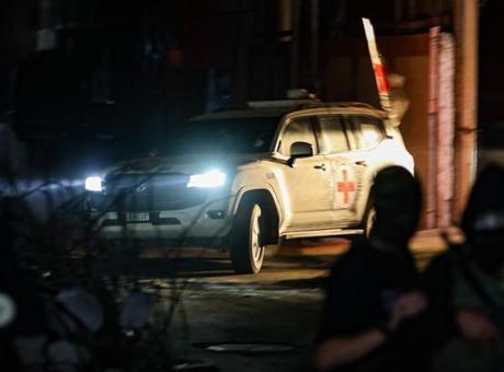 690a9de6f673ab5ac366fb66 İsrail, Hamas'ın Kızılhaç'a teslim ettiği 1 İsrailli esirin cesedini aldı