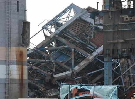 690c55223b681ccda51381e5 Güney Kore’de santral faciası! Dev çelik yapı çöktü: En az 7 kişi enkaz altında