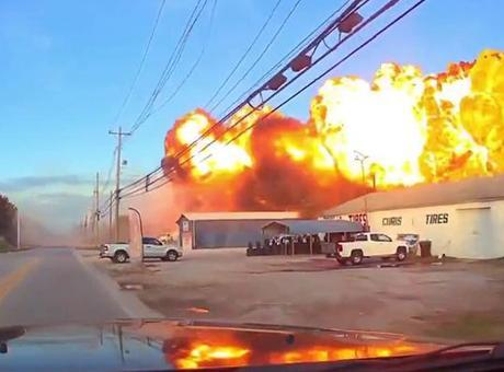 690ca1103b681ccda5138559 ABD’yi sarsan korkunç uçak kazasının yeni görüntüleri ortaya çıktı!